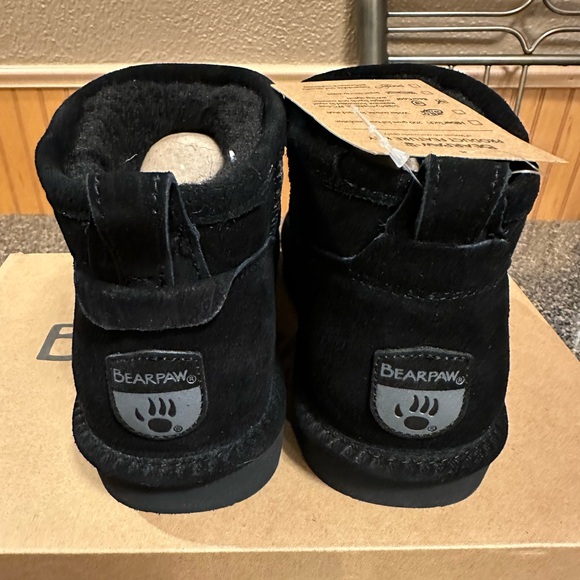 Bearpaw Women’s Shorty Suede Black Boots - Picture 7 of 13